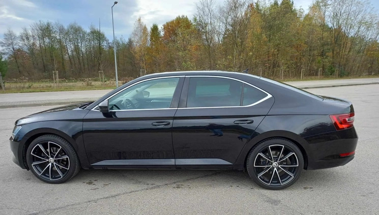 Skoda Superb cena 79900 przebieg: 155500, rok produkcji 2018 z Wołomin małe 379